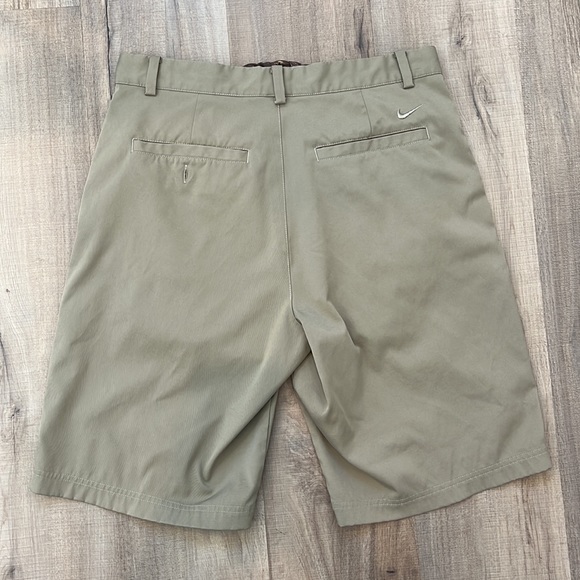 Nike Golf Men's Khaki Shorts - Picture 3 of 3